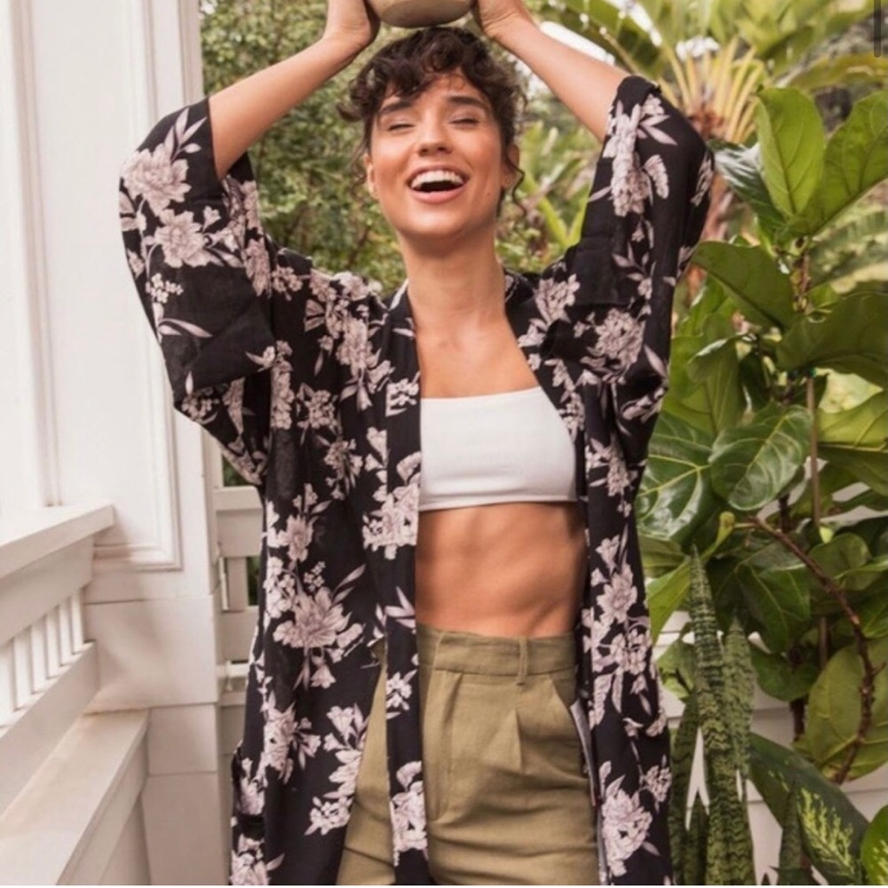 SPIRITUAL GANGSTER black white floral kimono robe- OS